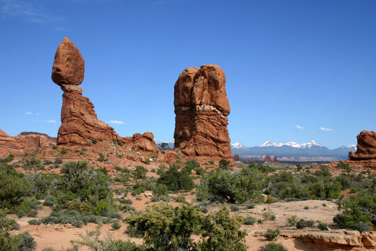 Balanced Rock, in Arches National Park, Utah, USA, is one of the most iconic features in the park, stands a staggering 128 feet (39m) tall. This formation is not an epic balancing act.