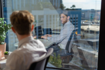 Obraz premium Office employees having a meeting