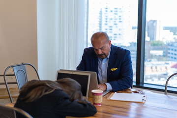 Naklejka premium Office employees having a meeting