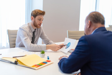 Obraz premium Office employees having a meeting