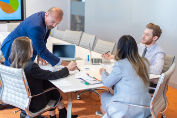 Obraz premium Office employees having a meeting