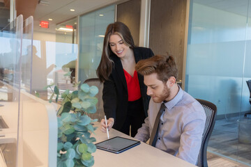 Obraz premium Office employees having a meeting