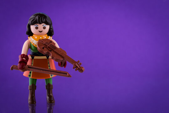Lippstadt - Deutschland 5. Februar 2021 Playmobil Geigerin