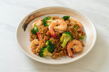 fried rice with broccoli and shrimps