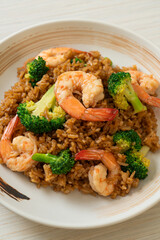 fried rice with broccoli and shrimps
