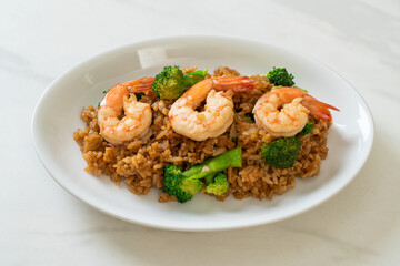 fried rice with broccoli and shrimps