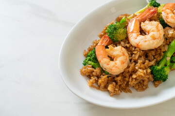 fried rice with broccoli and shrimps