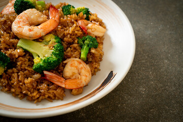 fried rice with broccoli and shrimps