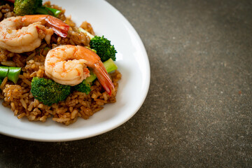 fried rice with broccoli and shrimps