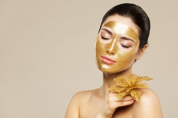 Facial peeling Golden Mask. Gold Lifting Anti Wrinkle Aging Face Mask. Perfect Smooth Skin Care