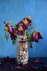 Withered peony flowers in vintage vase - 411748913