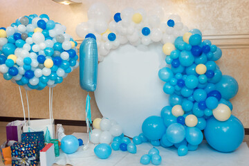 The children's photo zone is decorated with blue balloons and a birthday number one.