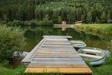 Bridge over the Nagoldtalsperre (Nagold reservoir) in the Black Forest with a jetty and boats in...