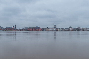 Hochwasser am Mainzer Rheinufer 
