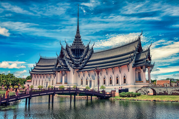 Fototapeta na wymiar temple of heaven city in Thailand