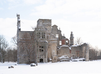 ruins of ungru castle in estonia