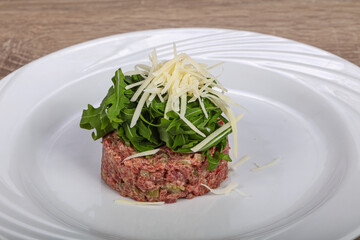 Raw Beef tartar with rucola and cheese
