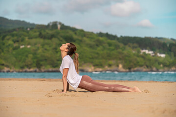 Fototapeta na wymiar Yoga in the beach