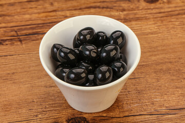 Black olives in the bowl