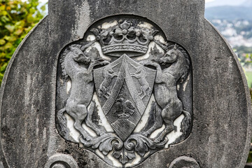 Wappen mit Einhörnern in Stein