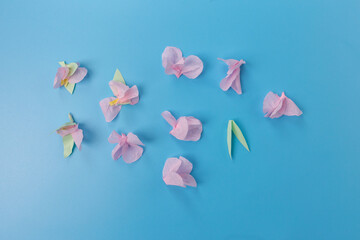 how to make a easy paper flower, step by step instruction, DIY, spring or easter craft activity for kids