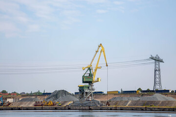 Lastenkran im Hafen von Travemünde an der Ostsee