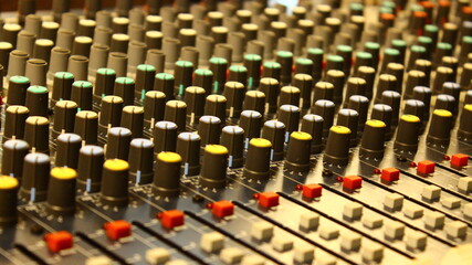 audio mixing console
