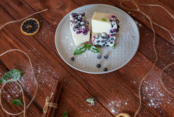 no-baking cheesecake with blueberry and mint on brown wood background