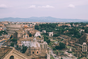 Obraz premium Panoramic view of city Rome with Roman forum and Colosseum from Vittoriano