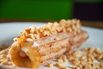 churros, doce de leite, amendoim