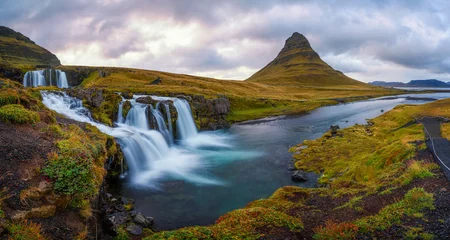 Keuken foto achterwand Kirkjufell Kirkjufellsfoss Waterfall in Iceland