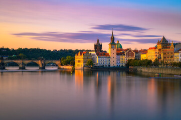 Fototapeta na wymiar Charles bridge and the old town of Prague at sunset