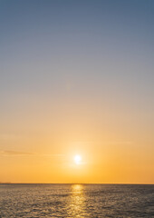 Obraz premium Sunset sky vertical over sea in the evening with colorful sunlight, Dusk sky.