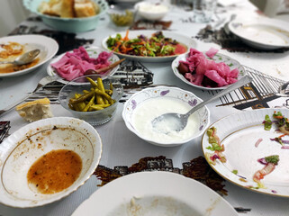 dishes and leftovers left over after eating, dishware and leftovers,