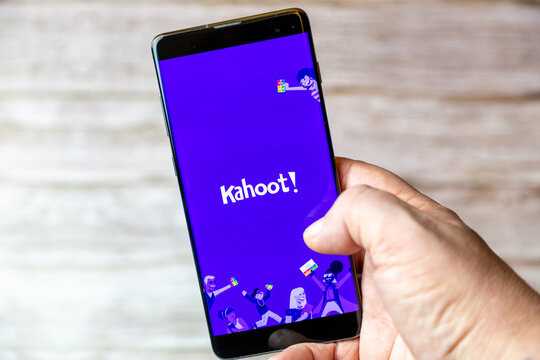 02-08-2021 Portsmouth, Hampshire, UK A mobile phone or cell phone being held in a hand with the Kahoot app open on screen