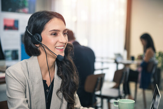 Business people meeting at office writing memos on sticky notes. planning strategy and brainstorming, colleagues thinking concept. Business people discussing the charts and graphs showing the results.