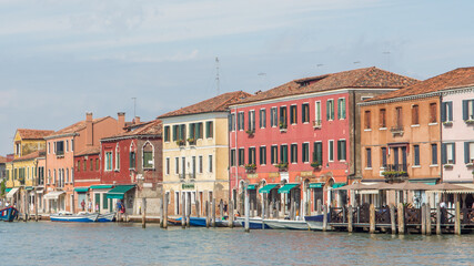 Fototapeta na wymiar discovery of the city of Venice and Murano. its small canals and romantic alleys