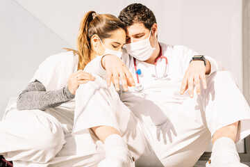 Obraz premium Weary medics sleeping after hard work in clinic