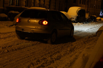 Parkende Autos im Winter