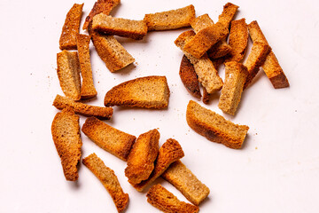 dried black bread croutons with salt