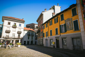 Fototapeta na wymiar cityscape Locarno with colorful houses yellow red green 