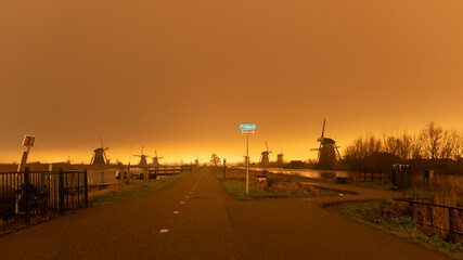 Fototapeta na wymiar Sunrise at Kinderdijk