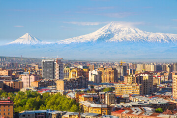 Obraz premium Mount Ararat (Turkey) at 5,137 m viewed from Yerevan, Armenia. This snow-capped dormant compound volcano consists of two major volcanic cones described in the Bible as the resting place of Noah's Ark.