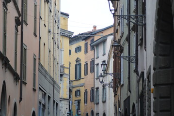 Fototapeta na wymiar narrow street
