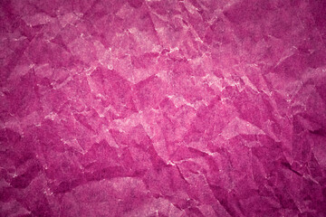 Pink gefärbtes faltiges Backpapier mit Struktur als Hintergrundbild