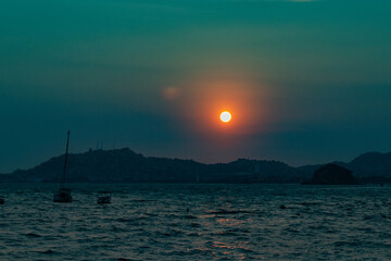 Atardecer color turqueza 