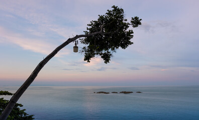 The atmosphere of the sea is calm and beautiful in the morning when the sun rises, making it look like heaven.