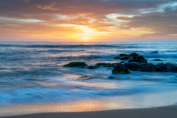 Obraz premium High cloud beautiful sunrise seascape