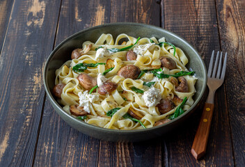 Linguine pasta with mushrooms, white cheese, spinach and garlic. Healthy eating. Vegetarian food. Diet.