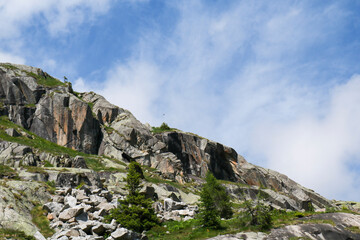Bellissima vista sulle montagne dal sentiero che porta ai laghi Cornisello nella Val Nambrone in Trentino, viaggi e paesaggi in Italia
